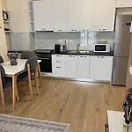 Jona Lovely 2 Bedroom 2 Bathroom Ap Free Parking