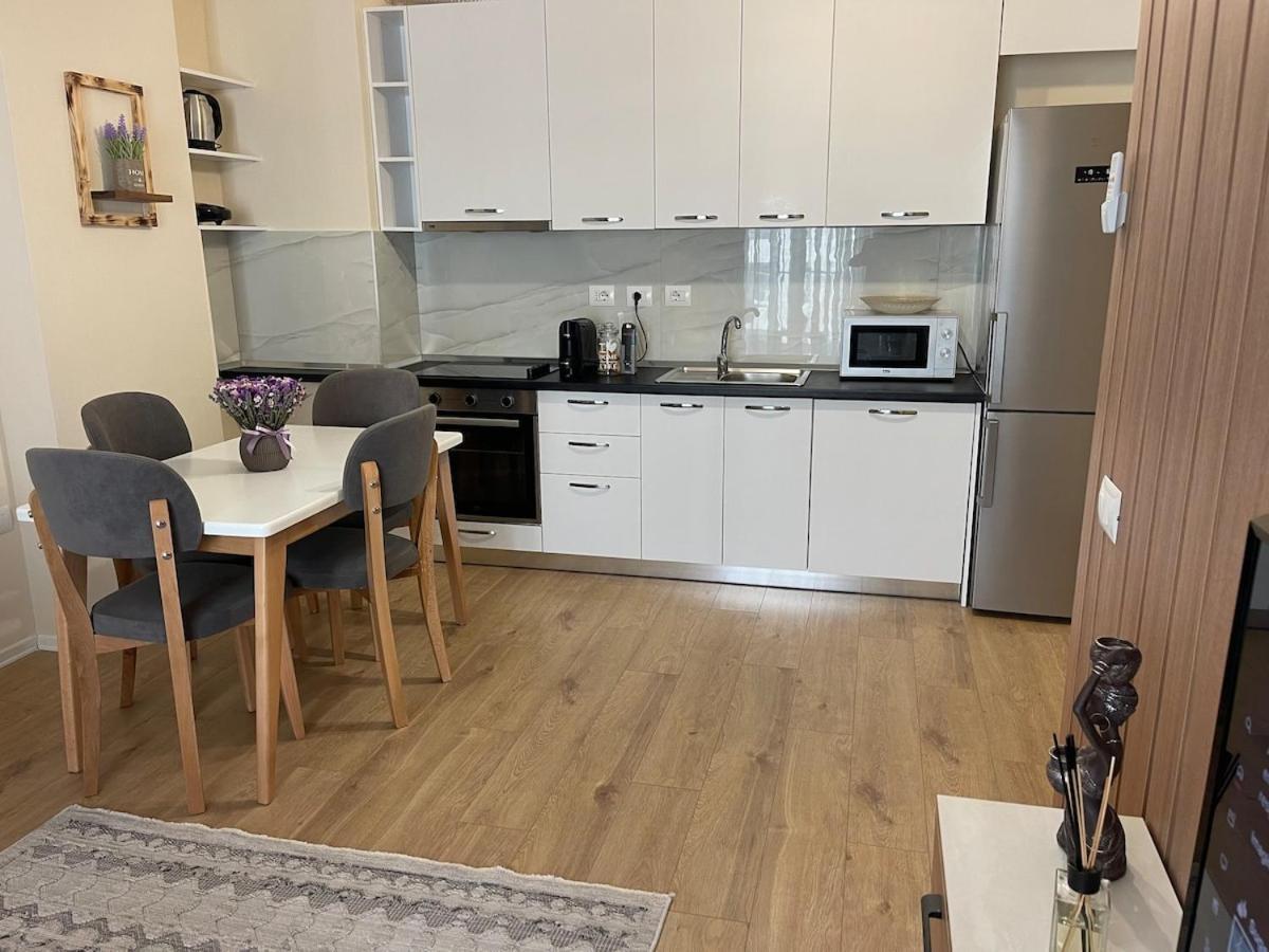 Jona Lovely 2 Bedroom 2 Bathroom Ap Free Parking Apartment Tirana