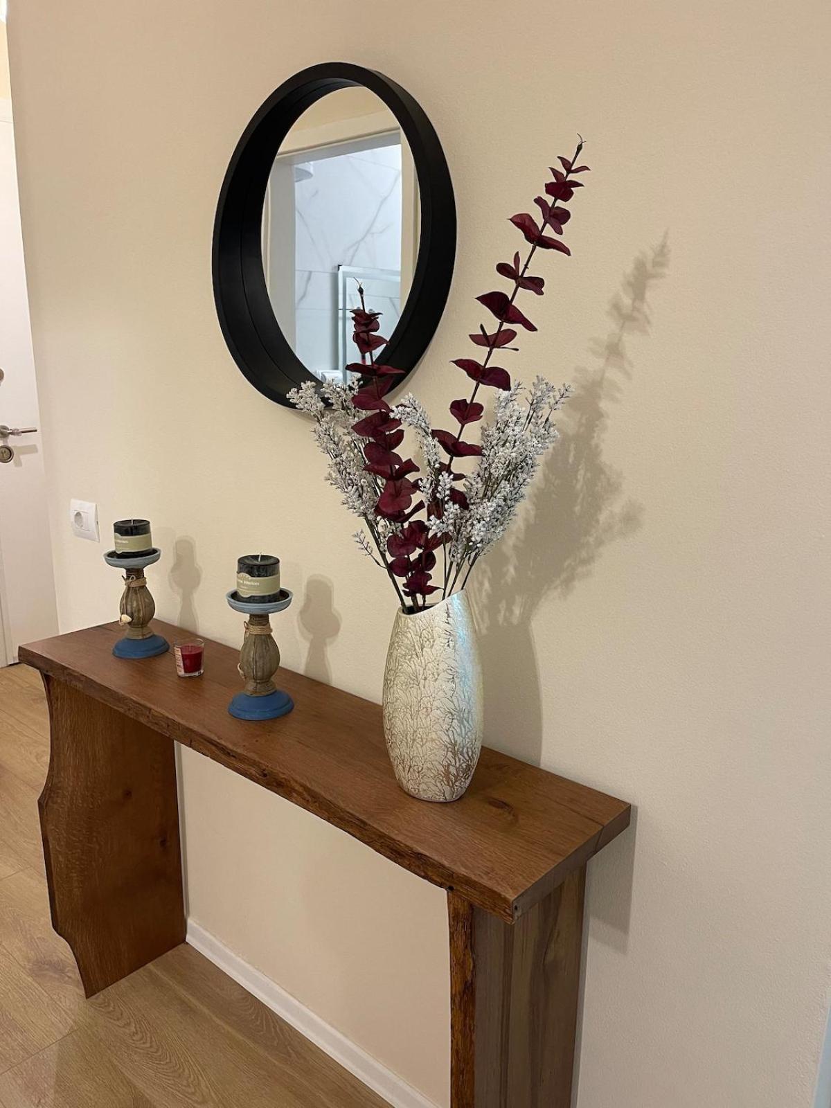 Jona Lovely 2 Bedroom 2 Bathroom Ap Free Parking Tirana