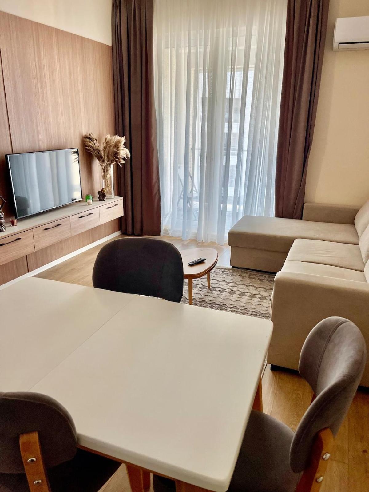 Jona Lovely 2 Bedroom 2 Bathroom Ap Free Parking Apartment *
